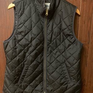 Old Navy size large women’s Black Quilted Women's Vest
